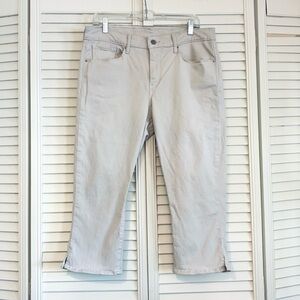 Levi’s Tan Khaki Capri Pants Women’s Size 14